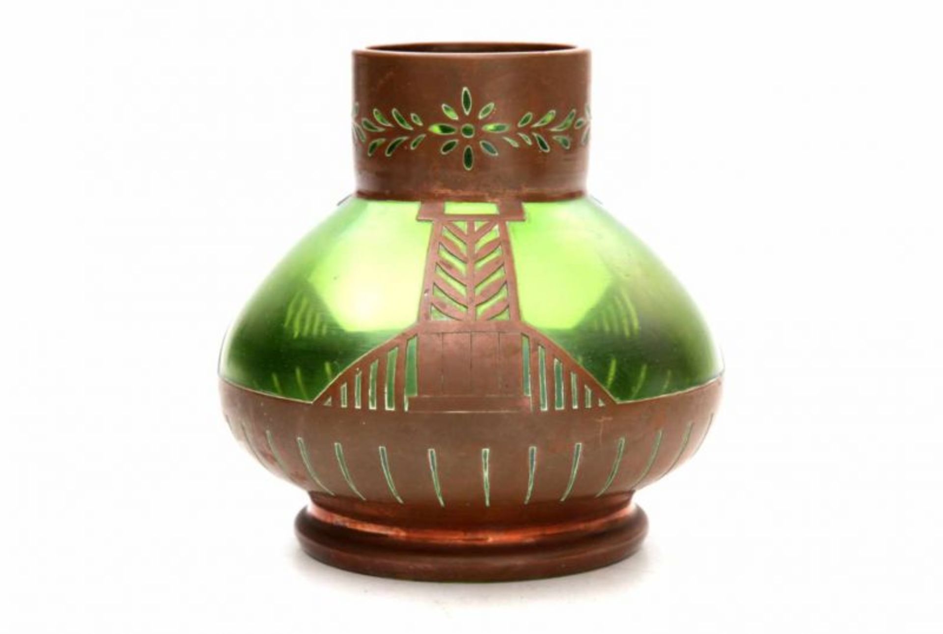 Wiener Secession An iridescent green glass vase with copper mount, unmarked. 14 cm. h. 29.00 %