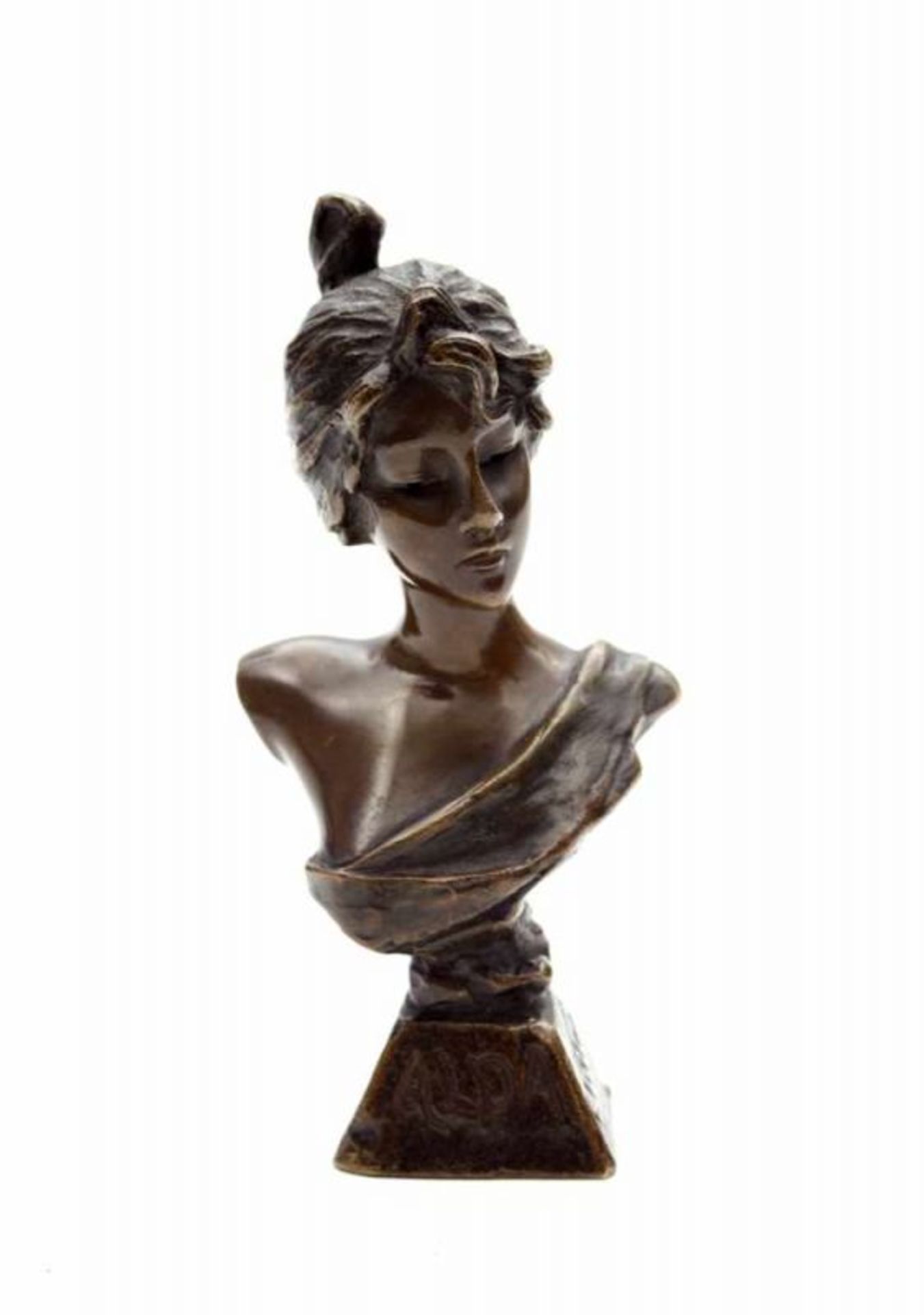 Emmanuel Villanis (1858-1914) A bronze buste of a female, titled 'Alda', signed to the base E.