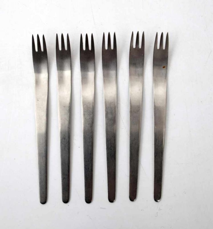 Arne Jacobsen (1902-1971) A 93-part stainless steel cutlery set, produced by A. Michelsen, Denmark, - Image 6 of 12
