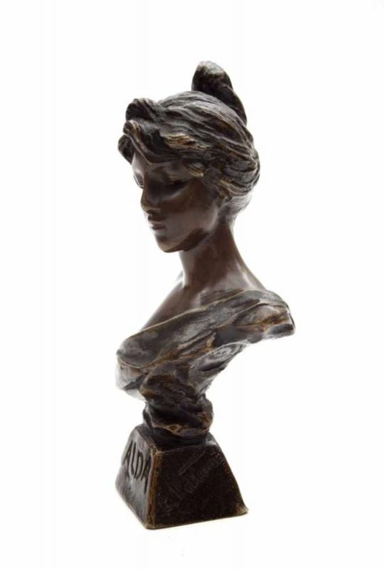 Emmanuel Villanis (1858-1914) A bronze buste of a female, titled 'Alda', signed to the base E. - Bild 2 aus 4