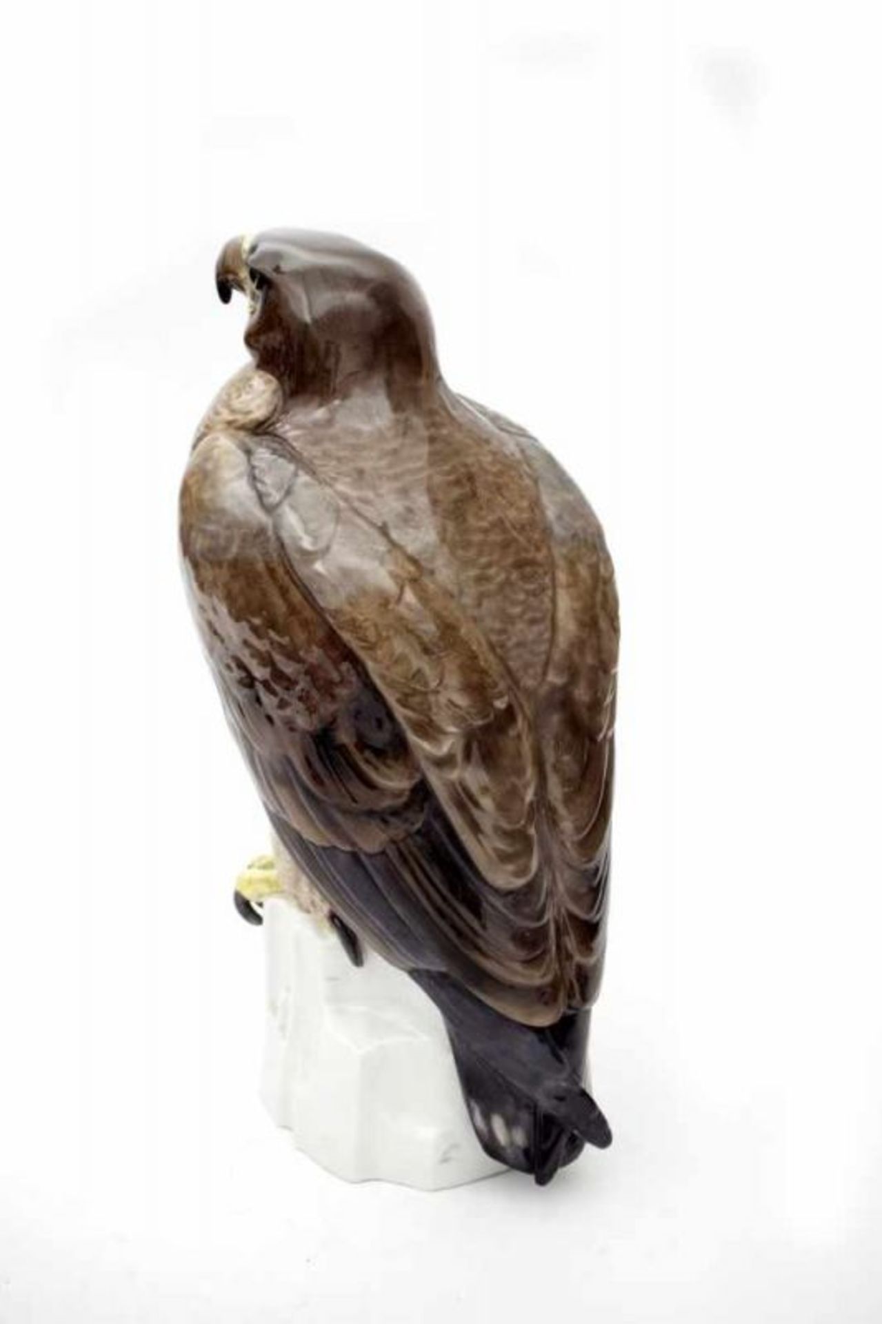 Anton Büschelberger (1869-1934) A large porcelain sculpture depicting an eagle, produced by - Bild 3 aus 4