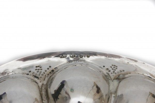 A silver brandy bowl. Maker's mark Heerens & Son, Schoonhoven. Date letter 1959. Lobed model.Lengte - Image 2 of 2