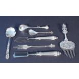 Assorted lot of silver: petitfour slice and cheese knife, 800 + Dutch silver cake fork, second