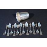 12 Dutch silver moccha spoons, second amount + Dutch silver beaker, second amount, appr. 176