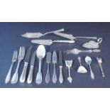 Assorted lot of silver-plated cutlery, various models, consisting of: 11 breakfast knives, 12