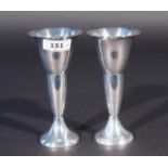 Pair of Dutch silver carnation vases, second amount, h. 14 cm, weighted, min. dents (2x) 27.00 %