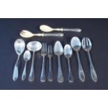 21-part Dutch silver cutlery, second amount, consisting of: 6 dinner spoons, breakfast spoon,