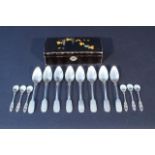 8 Dutch silver coffee spoons and 6 liquor spoons, second amount, appr. 156 grams (14x) 27.00 %