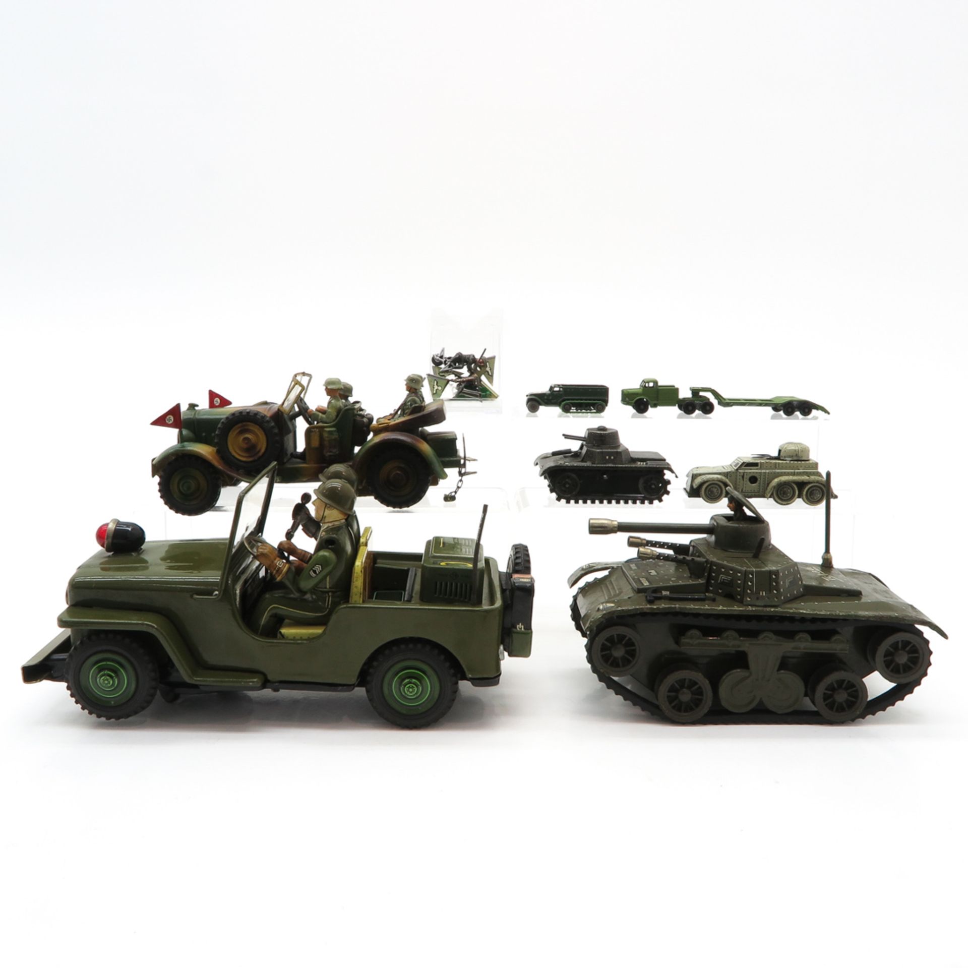 Diverse Lot of Vintage Millitary Toy Cars