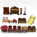 Diverse Lot of Vintage Doll Furniture