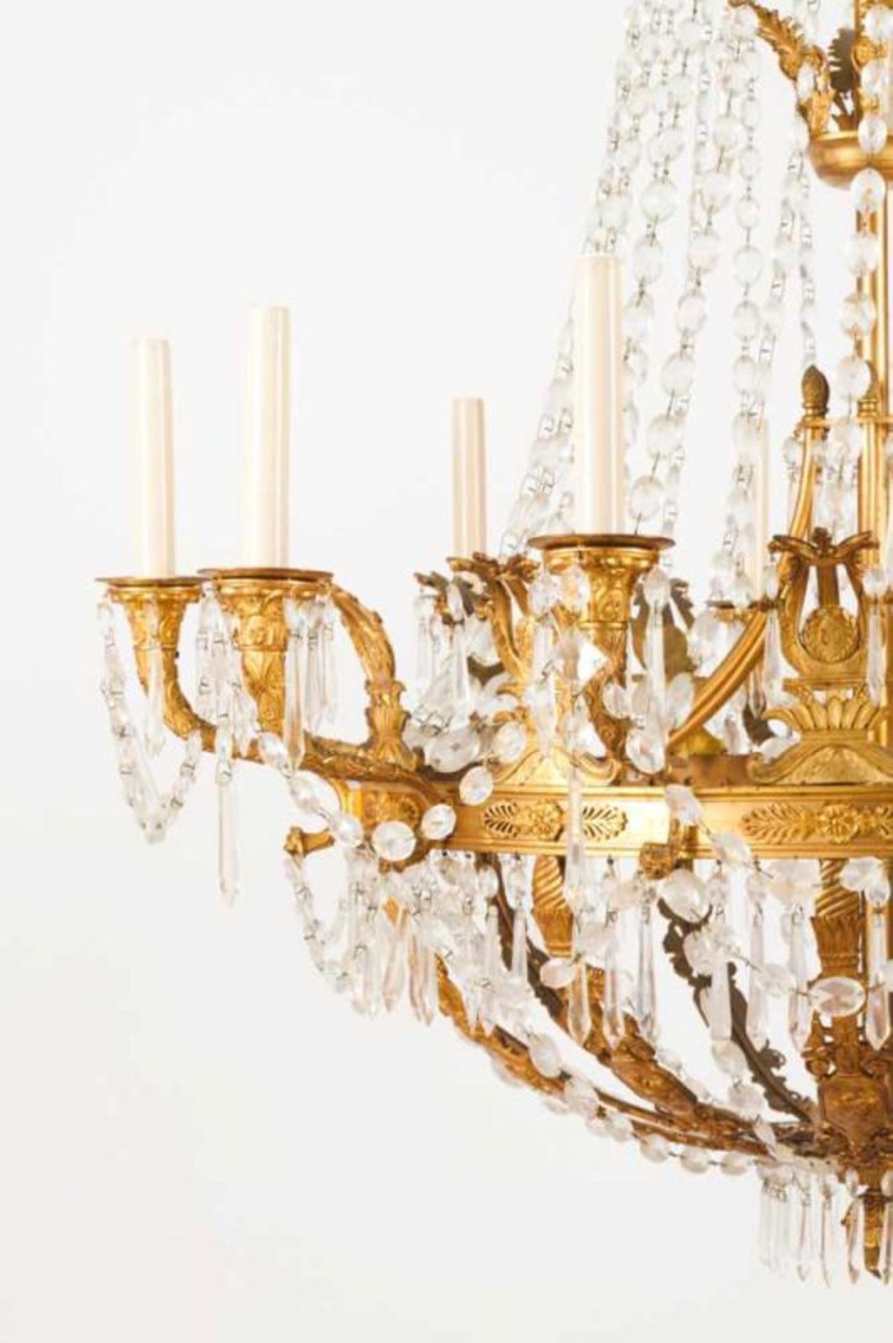 A thirteen-light chandelier in the Empire style Gilt bronze with molded and chiselled decoration - Bild 2 aus 2