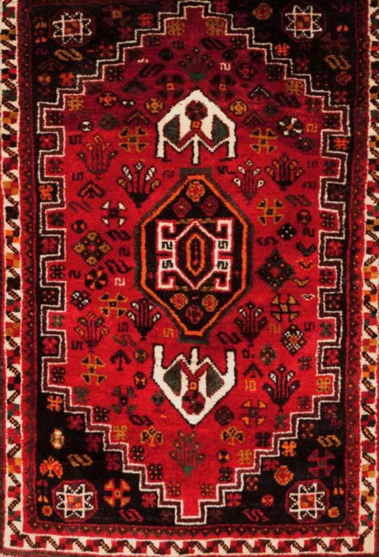 A Shiraz carpet, Iran Cotton and wool Of geometric design in red and blue 133x89 cm