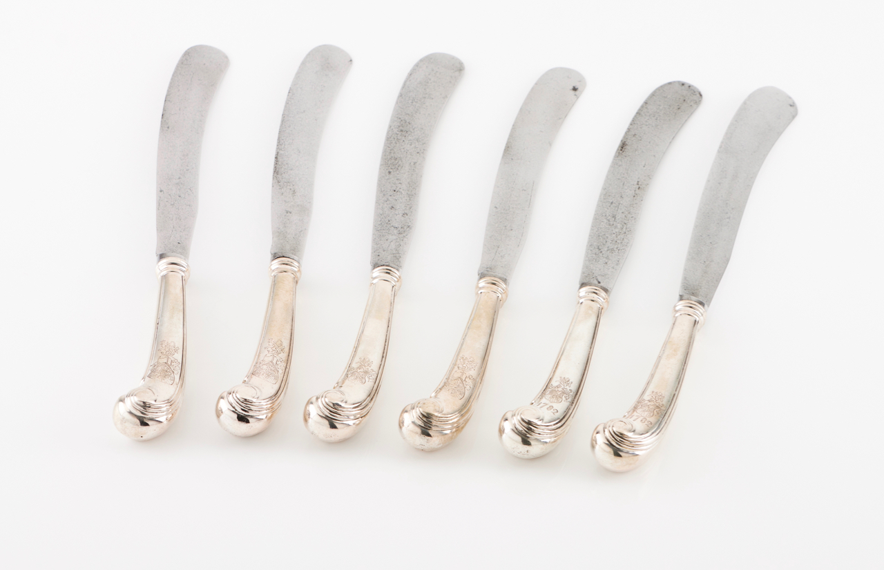 Six pistol handle knives Silver handles with volutes and engraved with coat-of-arms Central