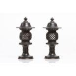 A pair of lanterns Patinated metal Japan, 19th century Height: 31 cm