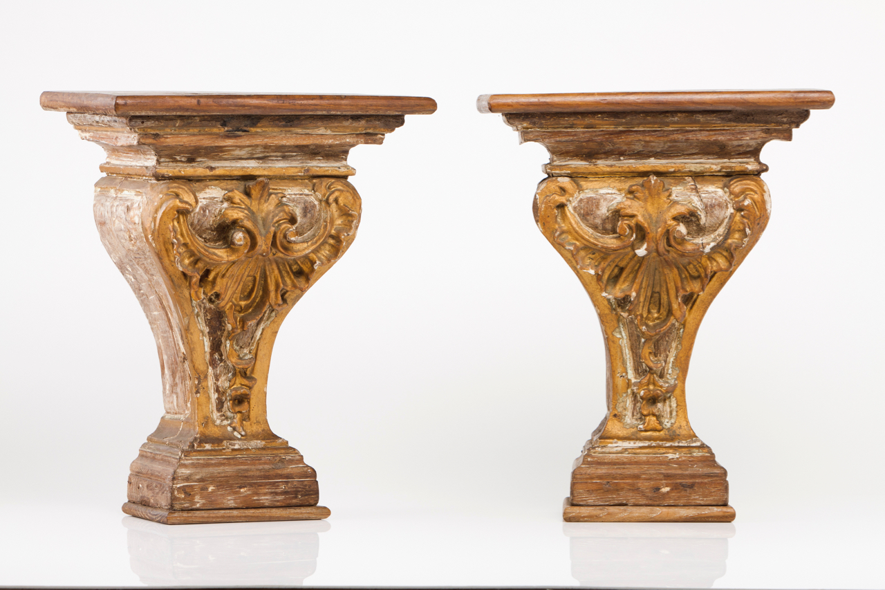 A set of four wall brackets Carved wood with traces of gilding and polychromy Decorated with shell