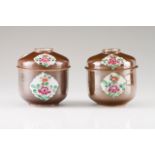 A pair of boxes with covers Chinese export porcelain Café-au-lait decoration with polychrome
