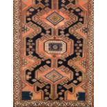 A Malayer carpet, Iran Cotton and wool Of geometric design in blue, salmon na beige 200x135 cm