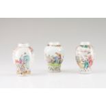 A small vase Chinese export porcelain Polychrome and gilt decoration depicting Chinese family
