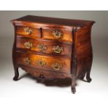 A D. José (1750-1777) commode Rosewood Scalloped apron Two long and two short drawers Gilt bronze