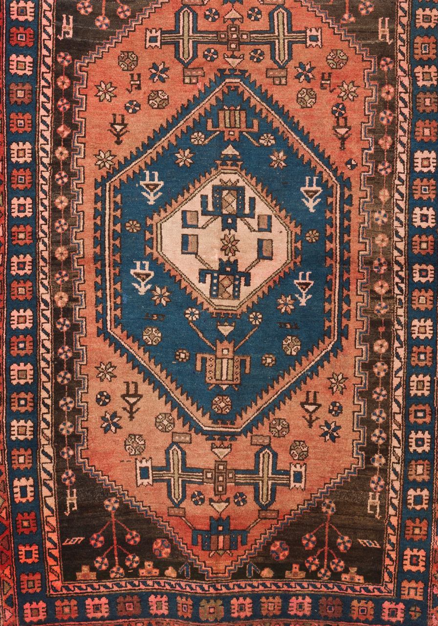 A Zanjan carpet, ,Iran Cotton and wool Of geometric design in blue, brown and red 200x130 cm