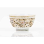 A bowl Chinese export porcelain Double body with pierced, gilt and polychrome decoration depicting