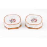 A pair of octogonal salt cellars Chinese export porcelain Polychrome and gilt decoration with