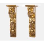A pair of wall brackets Gilt wood Portugal, 18th century (losses and defects) Height: 59 cm 15.00 %
