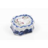 A scalloped salt cellar Chinese export porcelain Polychrome Famille Rose decoration depicting