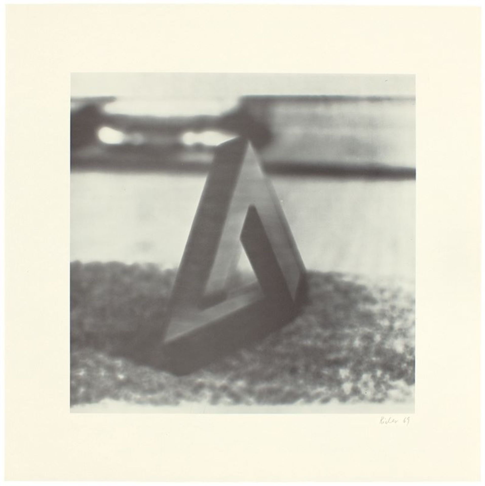 Gerhard Richter (Dresden 1932 – lebt in Köln) „Neun Objekte“. 1969 9-teilig: jeweils Offsetdruck auf