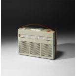 Dieter Rams (Wiesbaden 1932 – lebt in Kronberg) Transistorradio „Transistor 24“. 1959/61