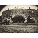 Eugène Atget (Libourne b. Bordeaux 1857 – 1927 Paris) Foire du Trône. Ménagerie des Frères