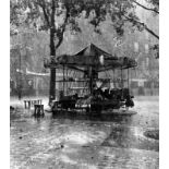 Robert Doisneau (Gentilly 1912 – 1994 Paris) „Le manège de Monsieur Barré“, Place de la Mairie,