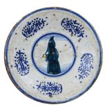 PIATTO IN MAIOLICA POLICROMA, FORNACE DI MONTELUPO, INIZIO DEL XVII SECOLO