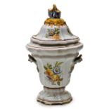 VASO CON COPERCHIO IN MAIOLICA POLICROMA, FORNACE LIGURE, XVIII SECOLO