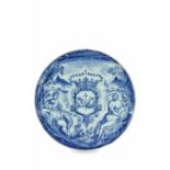 ☎ ALZATA IN MAIOLICA BIANCA E BLU, FORNACE SAVONESE, XVIII SECOLO