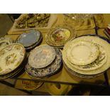 Quantity of antique cabinet plates including Wedgwood and Spode