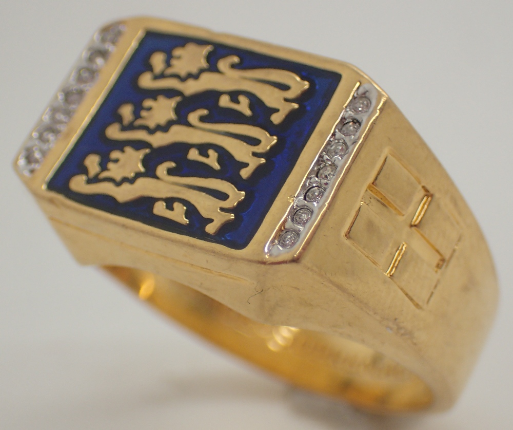 Gold plated enamel England ring size Z + 3