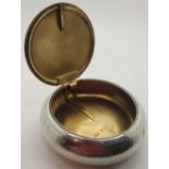 925 silver stamped tabacco pot D: 9 cm CONDITION REPORT: Opens and closes well,