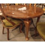Edwardian wind out dining table with cabriole legs (no leaves)