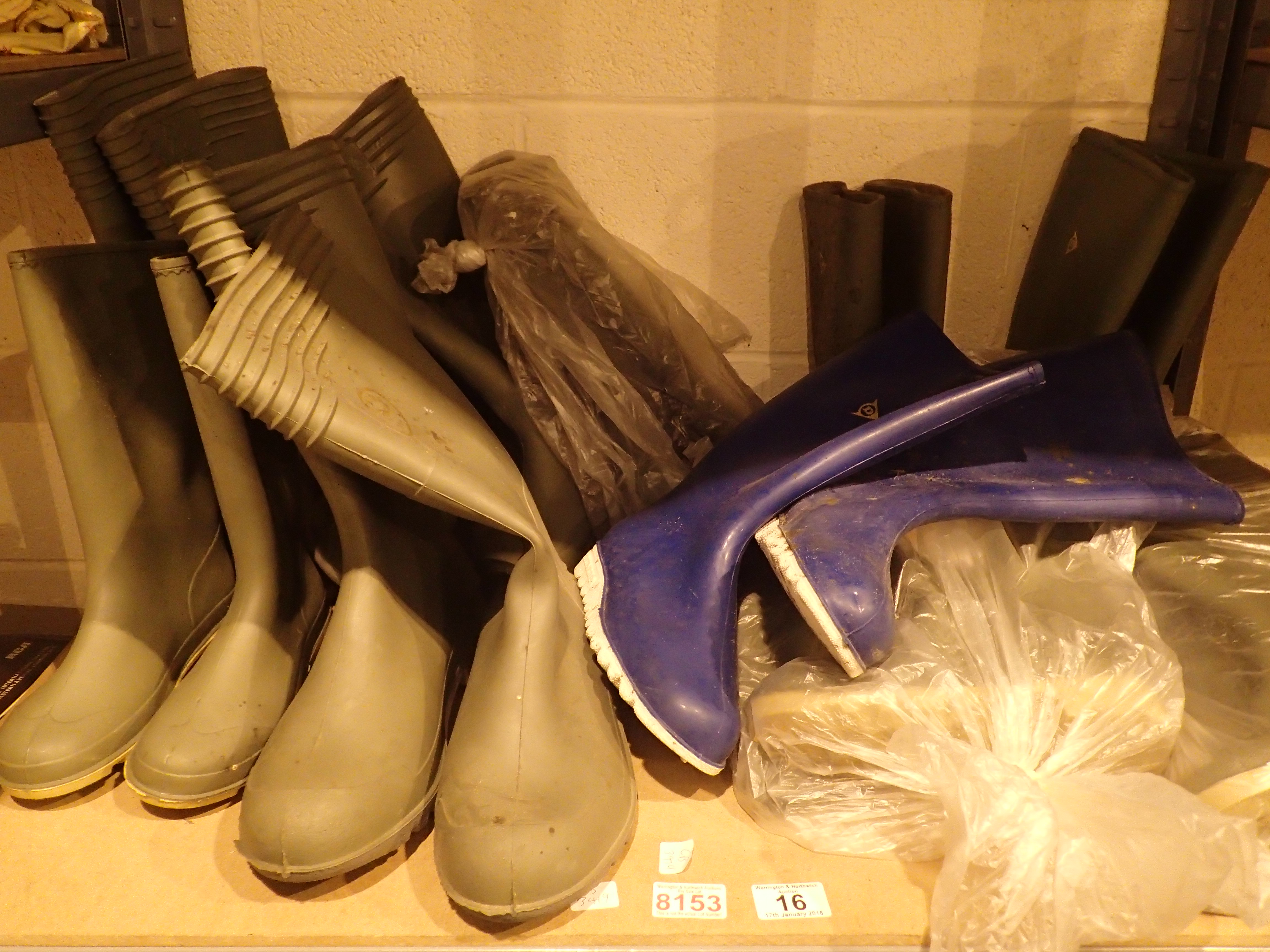 Selection of new Dunlop Wellington boots in green ( various sizes )