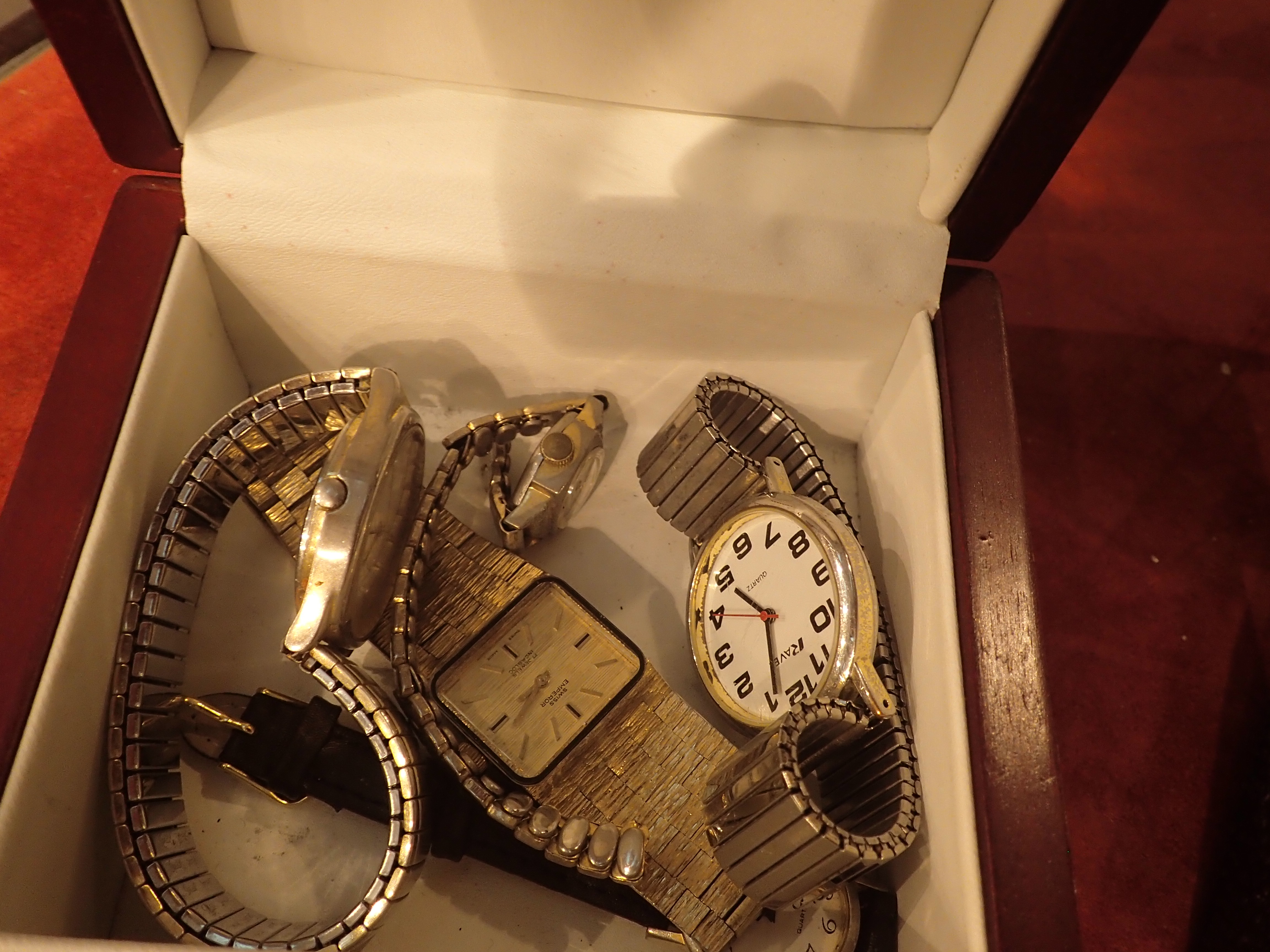 Box of mixed movement wristwatches