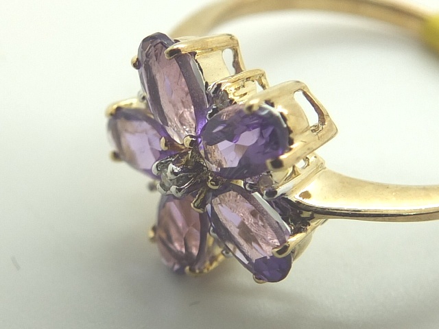 9ct gold fancy amethyst and diamond flower ring size M