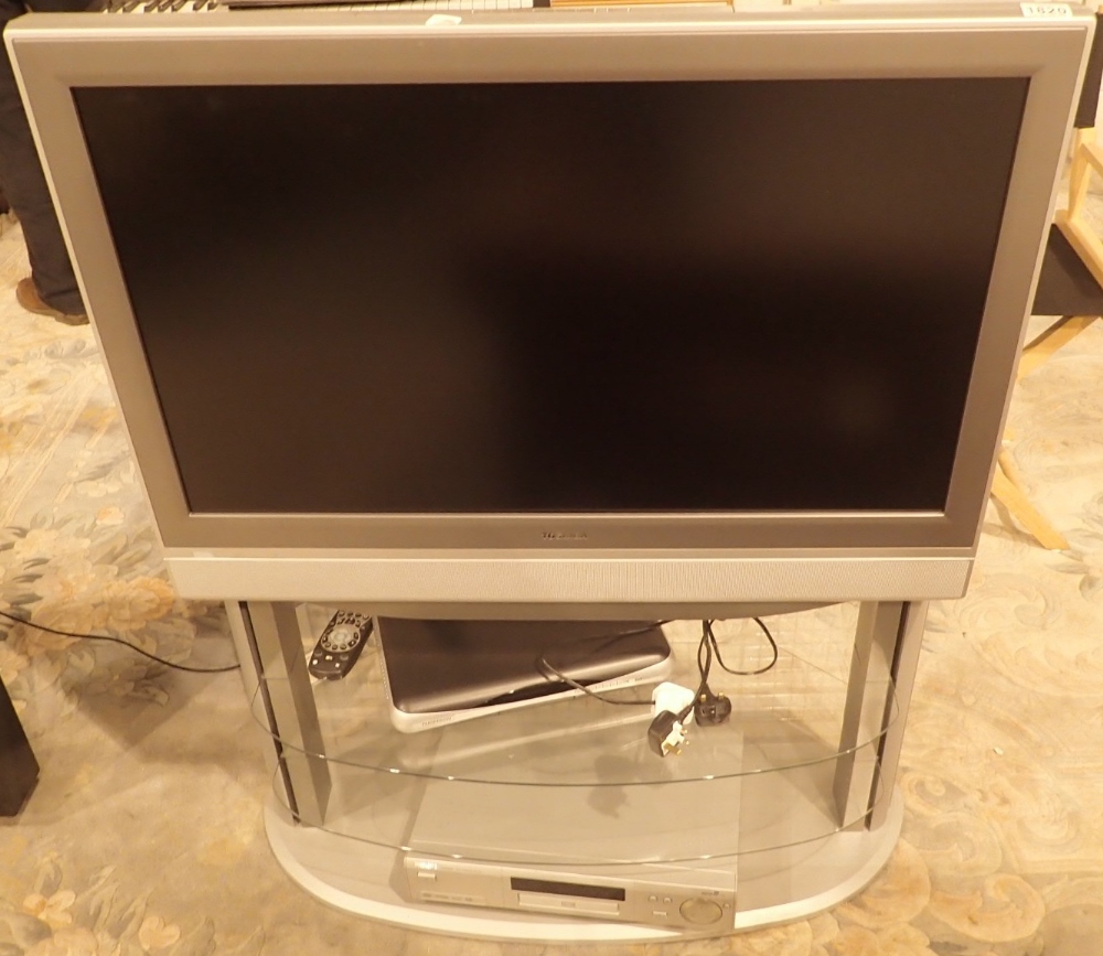 Toshiba 37'' flatscreen TV model 37WL56P stand DVD player and digital tuner