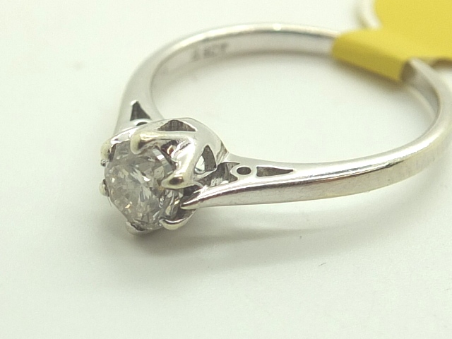 9ct white gold 0.33ct diamond solitaire ring size J/K RRP £1400.