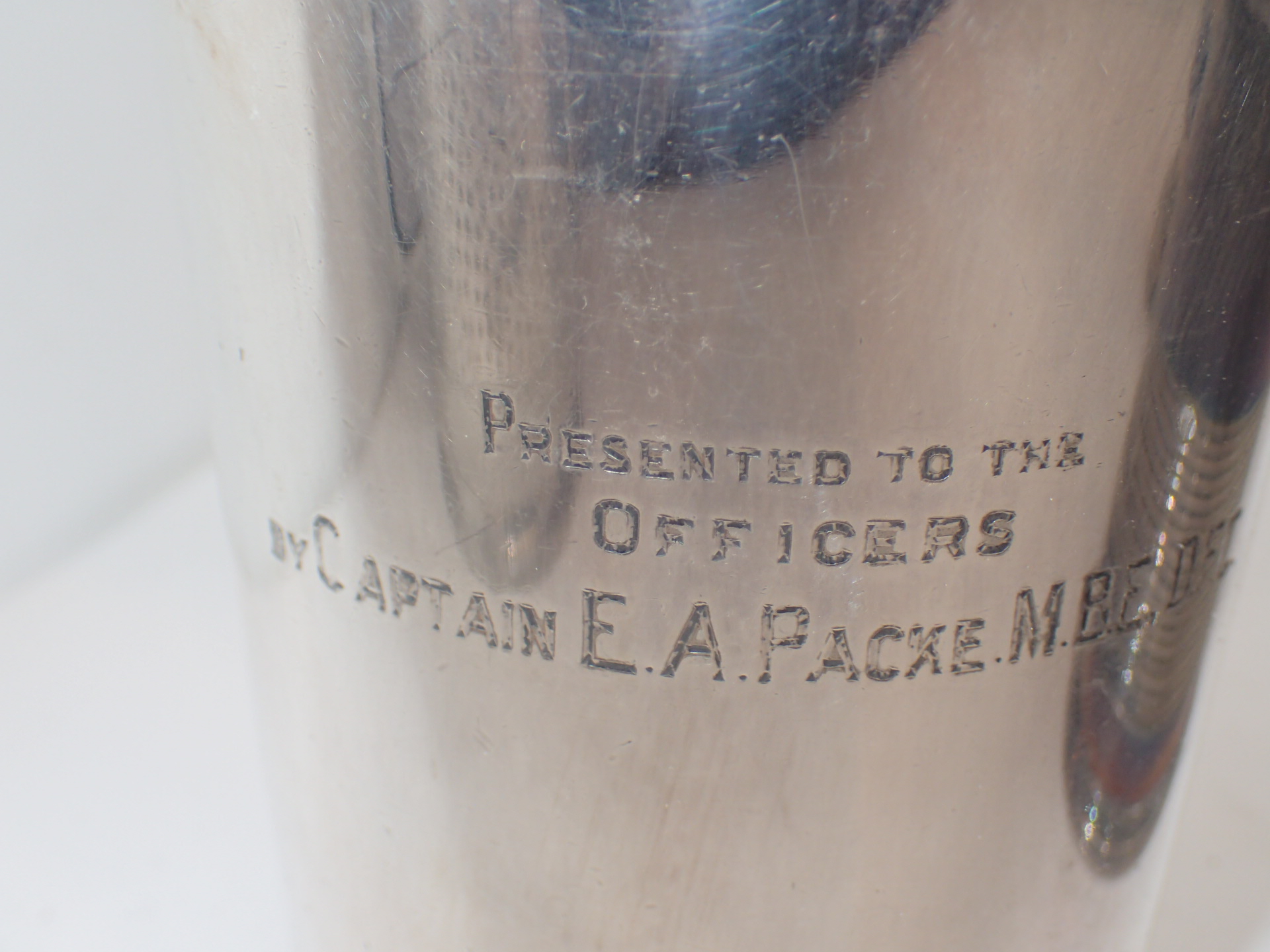 Four silver plated military related tankards attributed to Captain EA Packe MBE DFC Trooper - Bild 4 aus 4