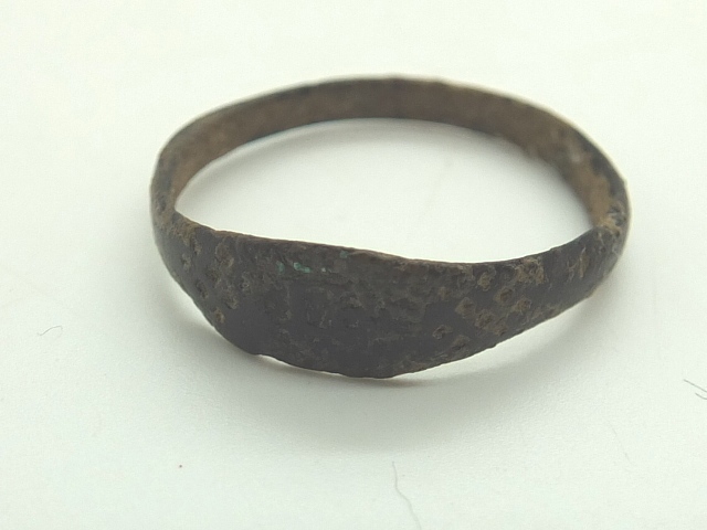 2nd/4thC Roman bronze ring with inscription