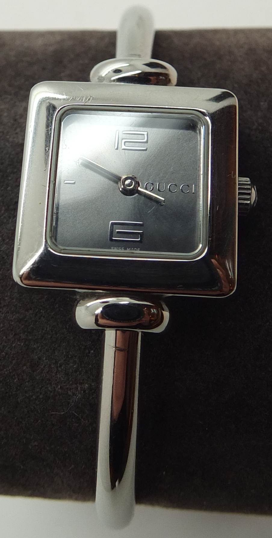 Ladies genuine Gucci bangle wristwatch with box and booklet CONDITION REPORT: This