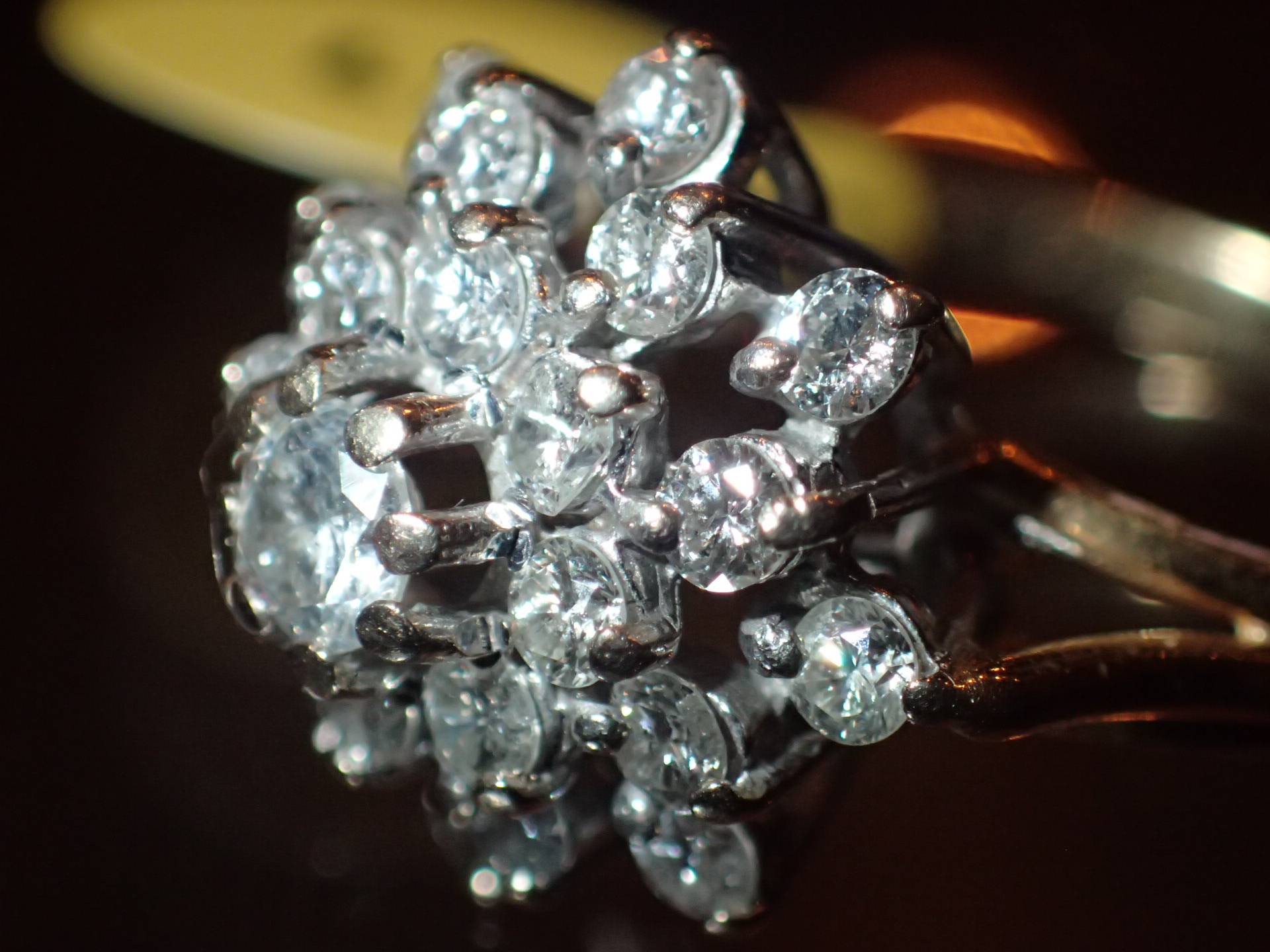 18ct gold 1.00ct diamond cluster ring size J/K RRP £1800. - Image 3 of 6