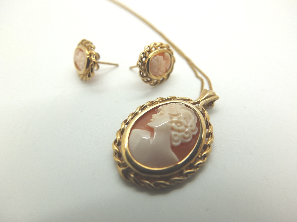 9ct gold cameo studs and pendant set on 9ct gold curb chain