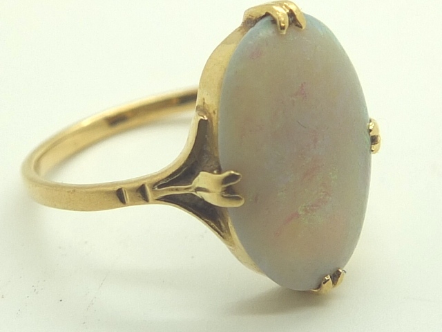 Pale Australian opal 18ct gold ring size N 2.